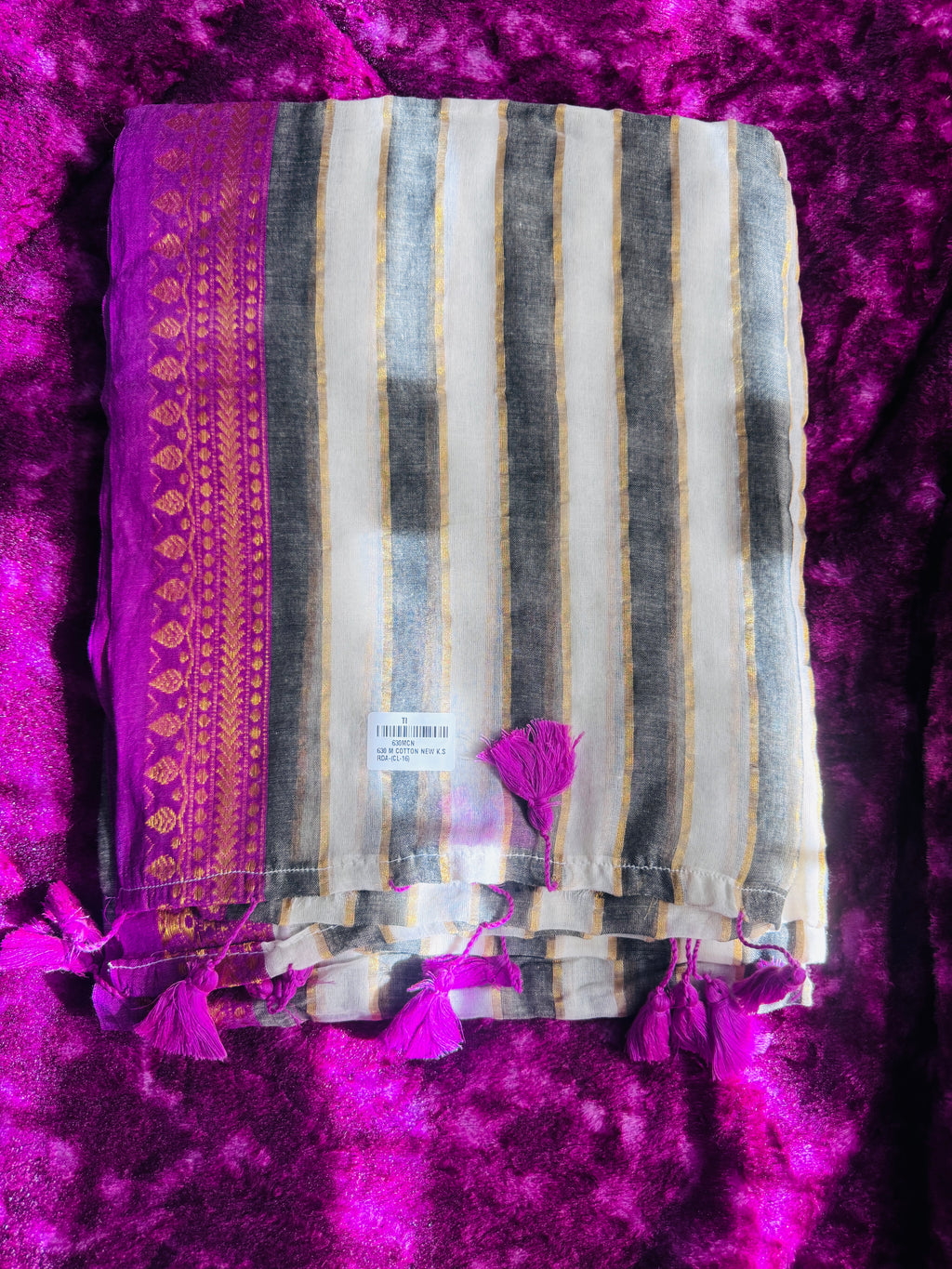 Mulcotton Saree with magenta border and Black stripes-120 count