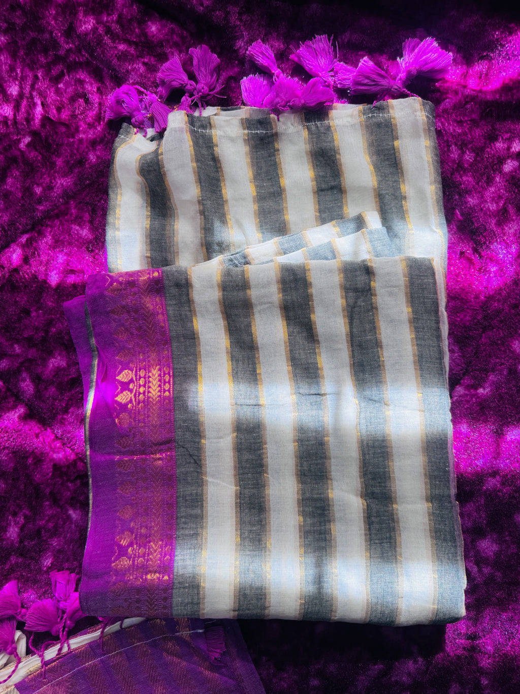 Mulcotton Saree with magenta border and Black stripes-120 count