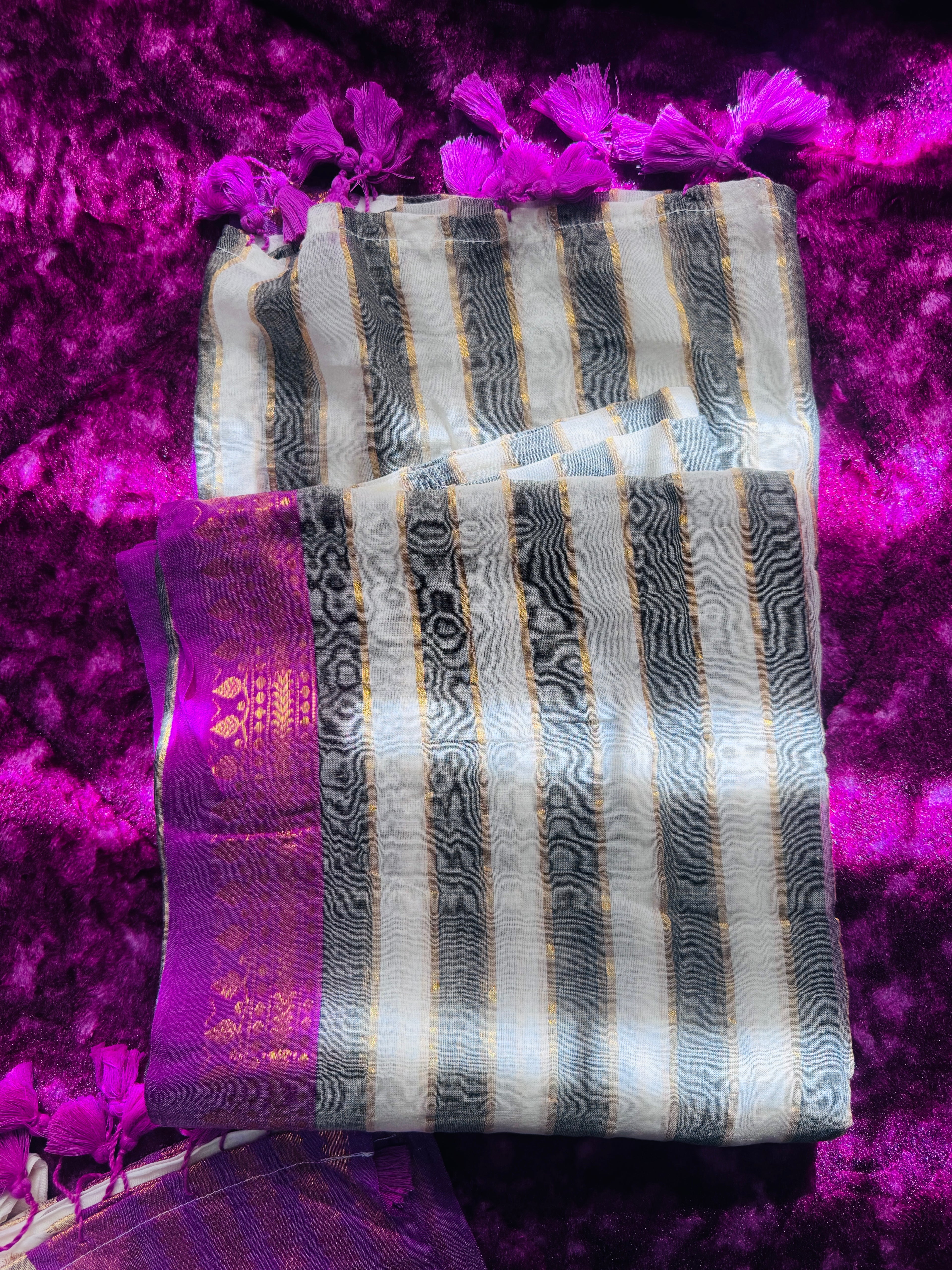 Mulcotton Saree with magenta border and Black stripes-120 count